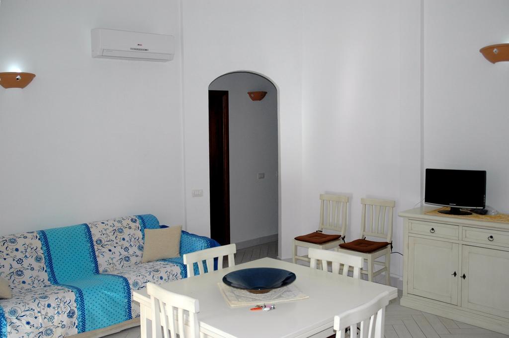 Holiday Homes Stella Marina Сан-Теодоро Номер фото