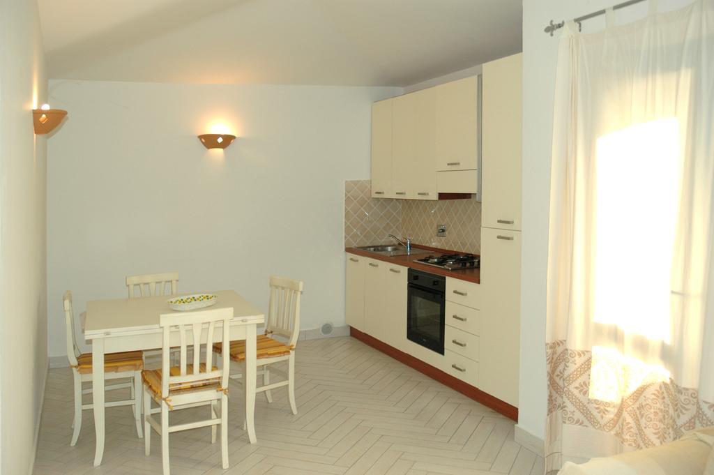Holiday Homes Stella Marina Сан-Теодоро Номер фото
